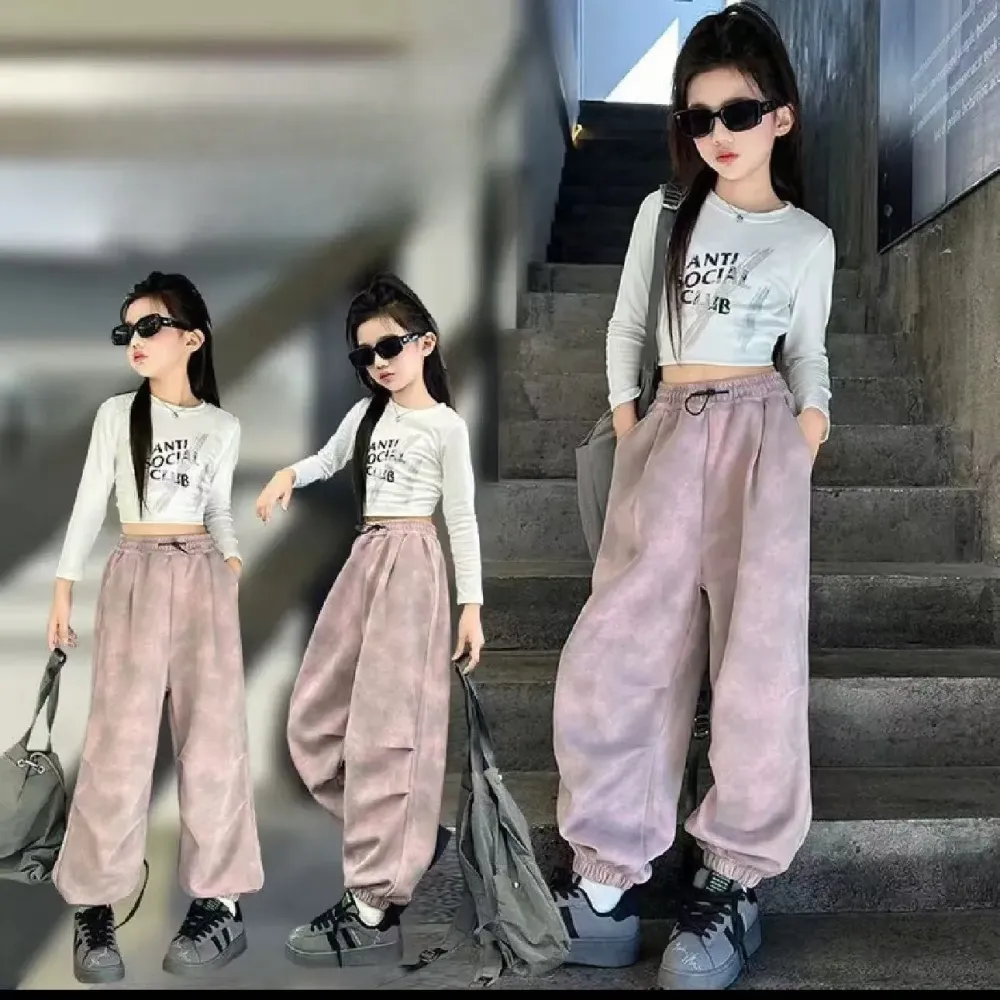 Set Girls Social Play Style