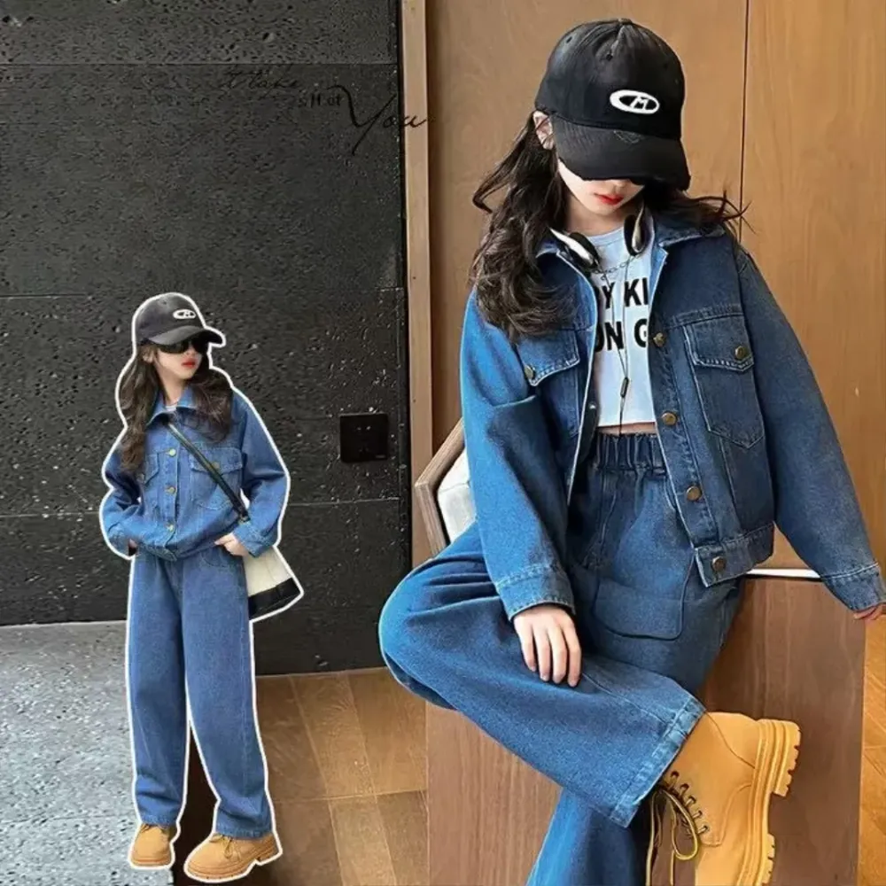 Set Girl Denim Looks Cozy