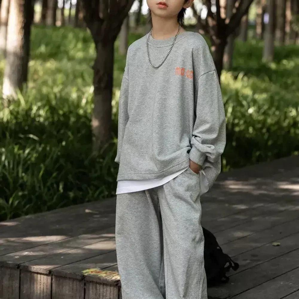 Setelan Simple Trendy Text Boyish