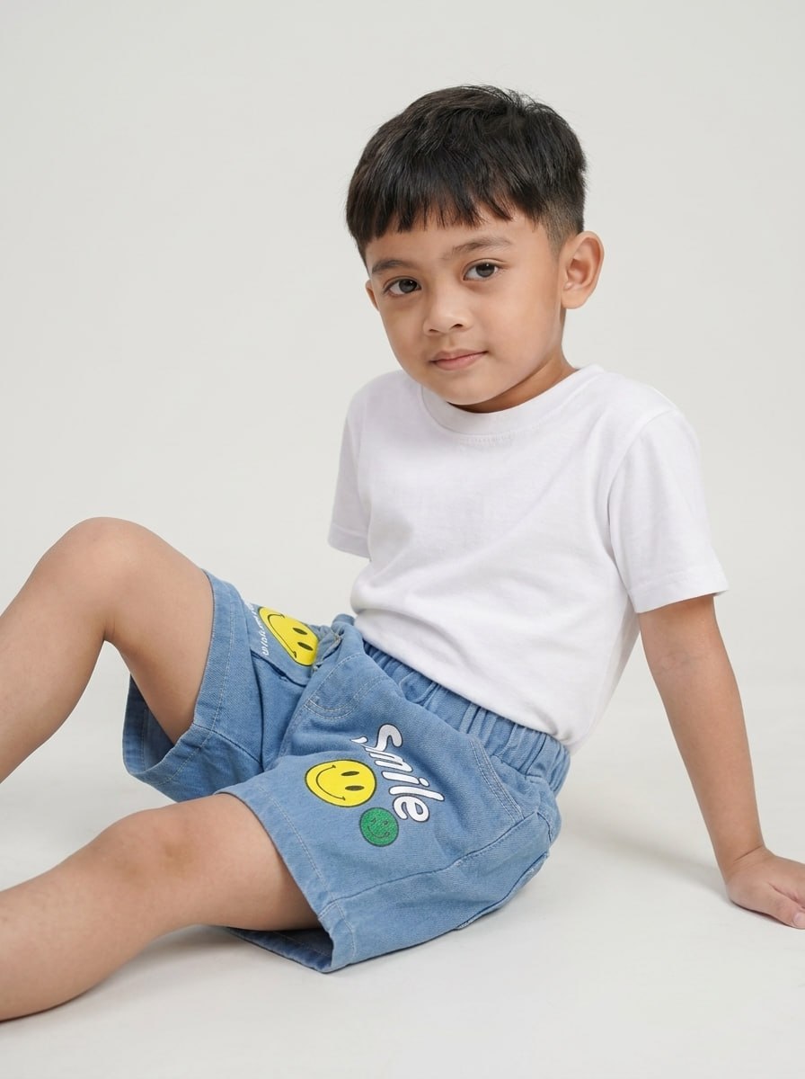 Pants Boy Smile Looks Dream — tampilan lain