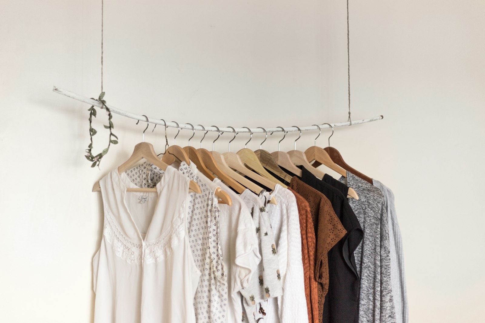 Модели в современной одежде smart casual и modest fashion производства Lamonte, Индонезия